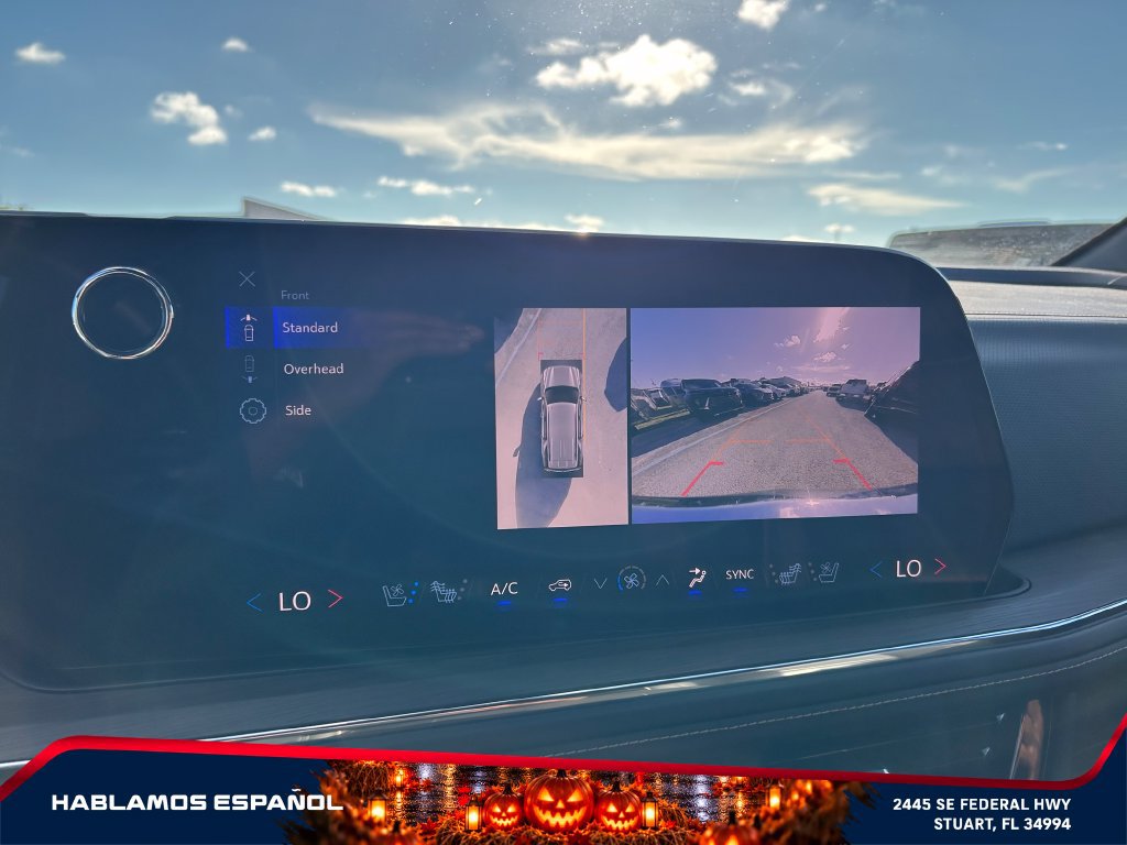 Used 2025 Chevrolet Tahoe Premier AWD/4WD image 33
