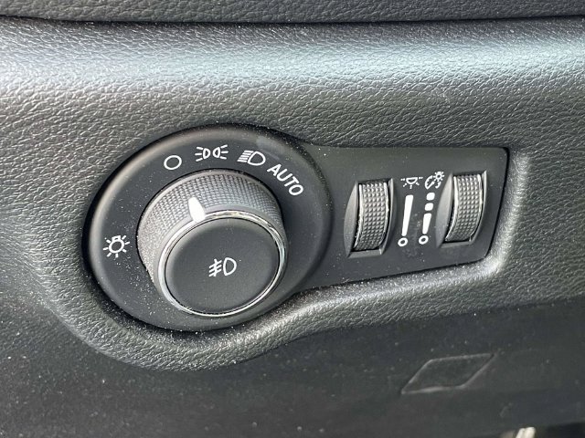 Used 2025 Chrysler Pacifica Limited FWD image 19