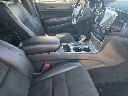 Used 2020 Jeep Grand Cherokee Altitude AWD/4WD image 21