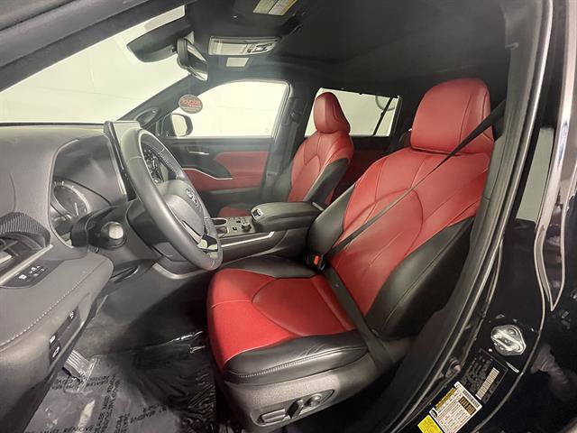 Used 2023 Toyota Highlander XSE AWD/4WD image 9