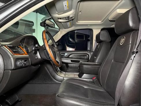 Used 2013 Cadillac Escalade ESV Platinum AWD/4WD image 34