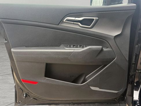 Used 2025 Kia Sportage LX image 20