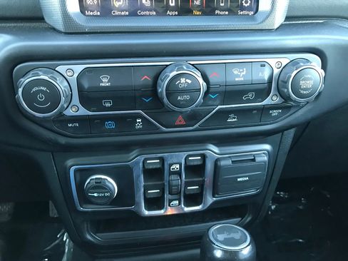 Used 2023 Jeep Wrangler Unlimited Sahara image 26