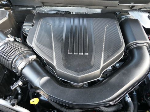 Used 2025 GMC Acadia Elevation image 28