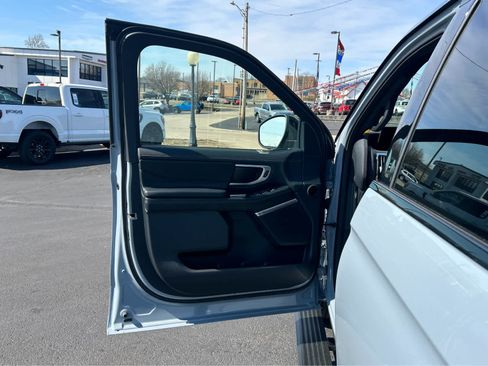 New 2026 Ford Expedition Platinum w/ Stealth Performance Package image 25