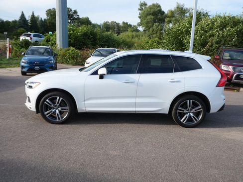 Used 2020 Volvo XC60 T5 Momentum w/ Protection Package Premier AWD/4WD image 4