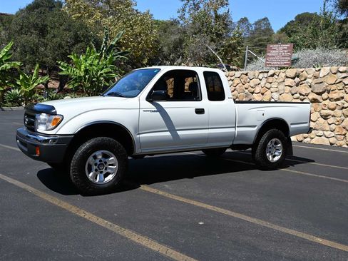 Used 1998 Toyota Tacoma 4x4 Xtracab V6 w/ Convenience Pkg image 5