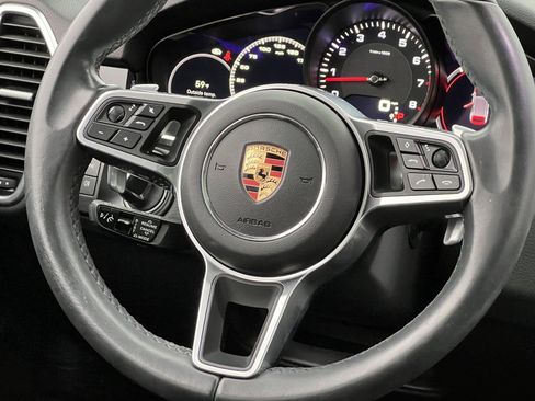 Certified 2022 Porsche Cayenne Platinum Edition image 24
