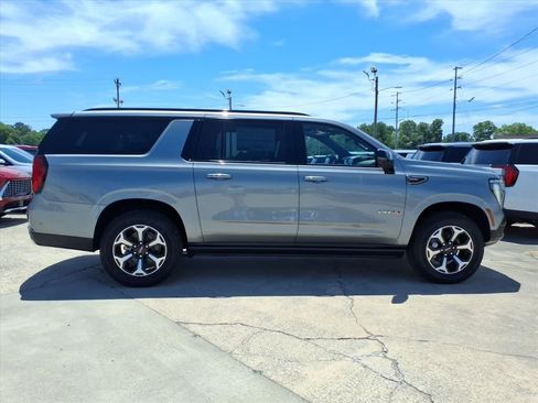 New 2026 GMC Yukon XL AT4 w/ AT4 Premium Plus Package AWD/4WD image 8