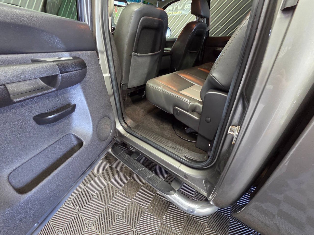 Used 2009 GMC Sierra 1500 SLE w/ Power Pack Plus AWD/4WD image 32
