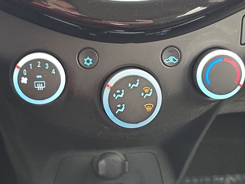 Used 2014 Chevrolet Spark LT image 21