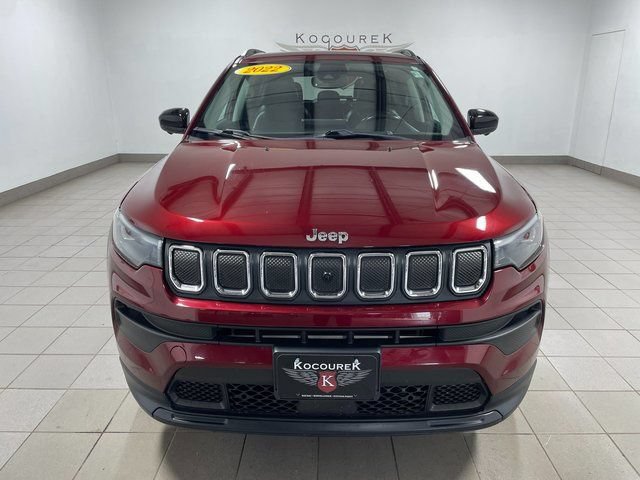 Used 2022 Jeep Compass Latitude w/ Sun and Sound Group AWD/4WD image 2