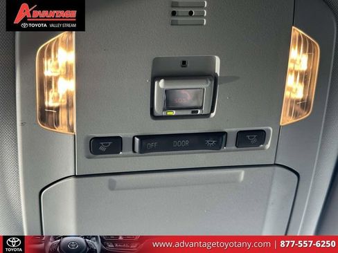 Used 2022 Toyota Highlander LE AWD/4WD image 36