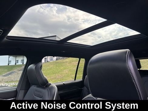 Used 2022 Jeep Grand Cherokee L Overland w/ Luxury Tech Group IV image 18