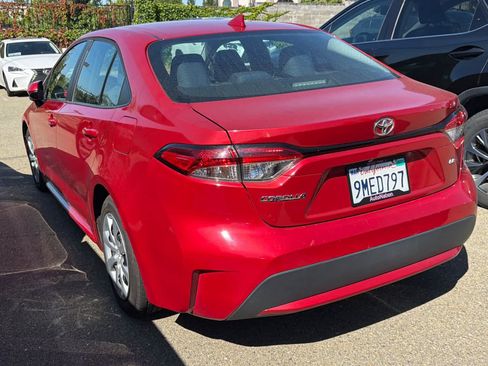 Used 2021 Toyota Corolla LE FWD image 4