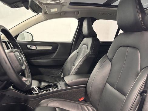 Certified 2025 Volvo XC40 B5 Plus image 12