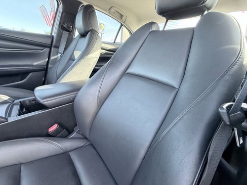 Used 2023 MAZDA MAZDA3 s image 24