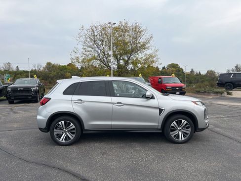 Used 2024 Mitsubishi Outlander Sport SE image 3