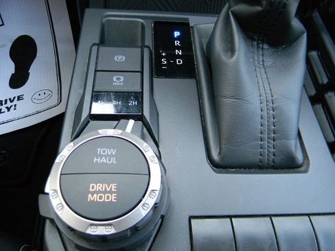 Used 2024 Toyota Tacoma TRD Sport AWD/4WD image 19