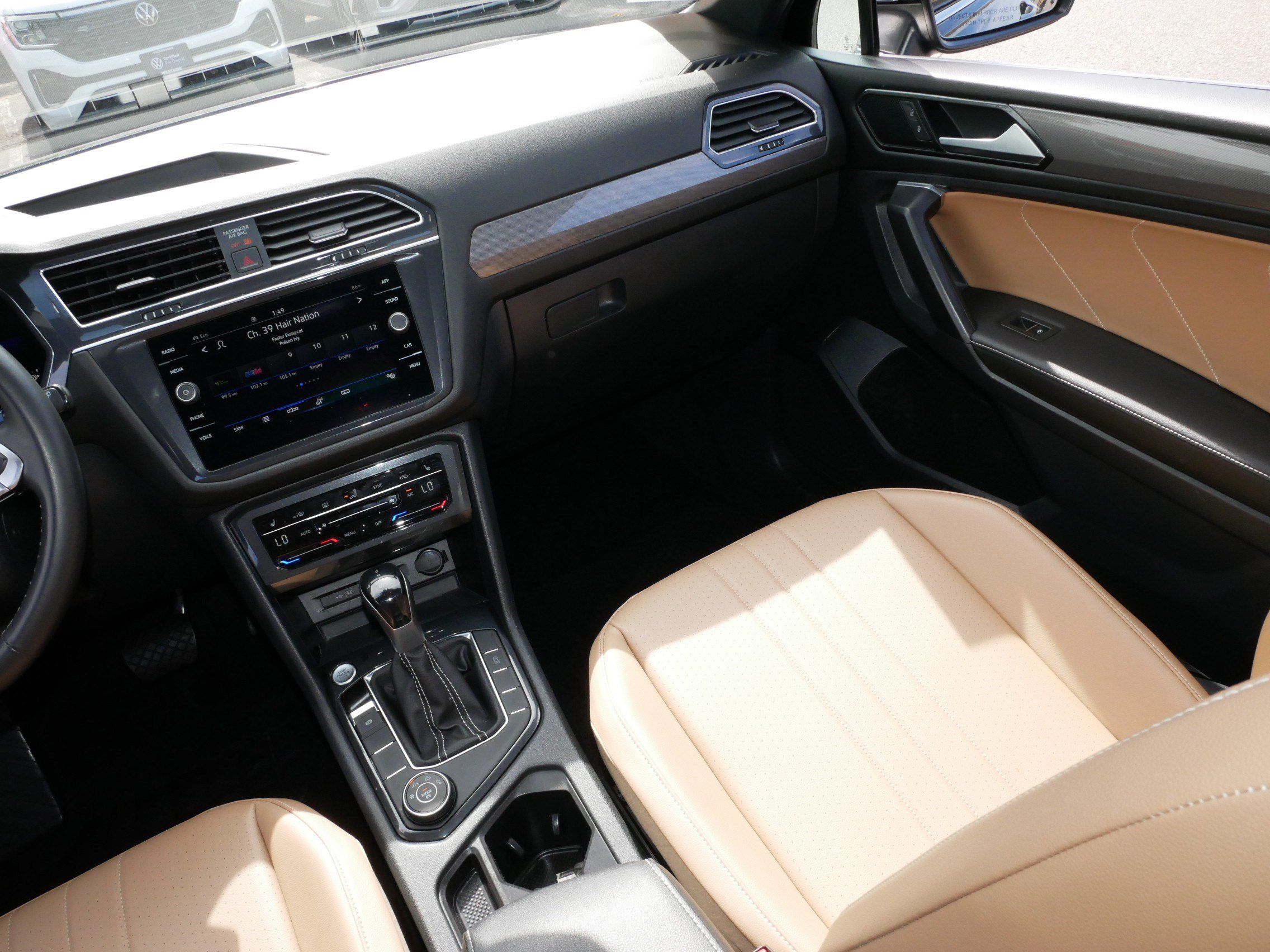 Used 2022 Volkswagen Tiguan SE w/ Panoramic Sunroof Package AWD/4WD image 11