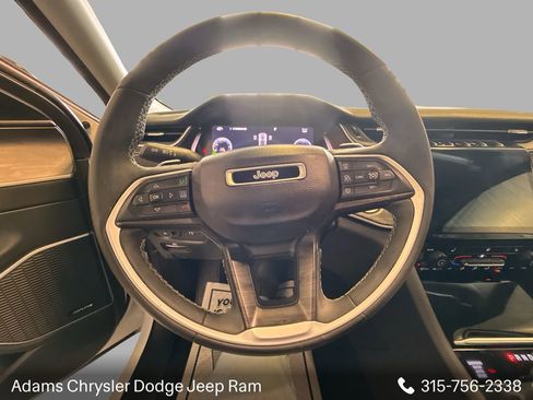 Used 2023 Jeep Grand Cherokee Limited w/ Black Appearance Package AWD/4WD image 14