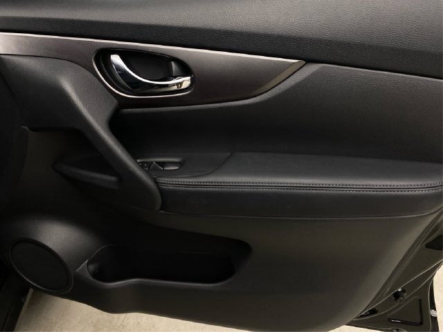 Used 2015 Nissan Rogue SV w/ SV Premium Package AWD/4WD image 26
