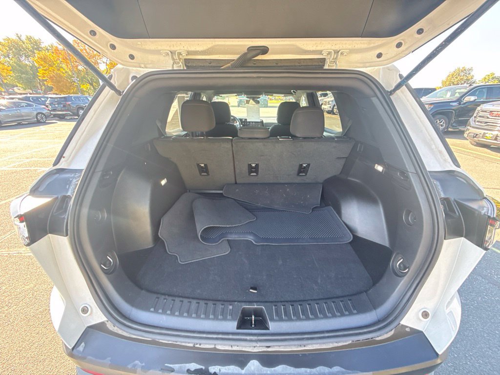 Used 2026 Chevrolet Equinox LT AWD/4WD image 9