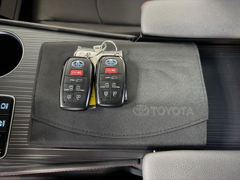 Used 2024 Toyota Sienna XSE AWD/4WD image 28