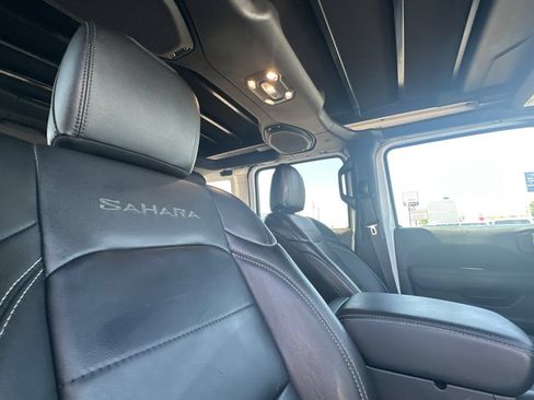 Used 2022 Jeep Wrangler Unlimited Sahara w/ Safety Group AWD/4WD image 21