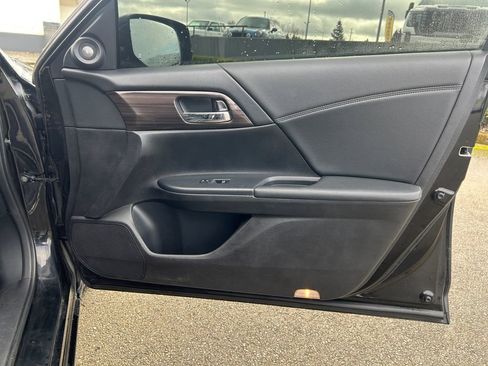 Used 2017 Honda Accord EX-L image 25