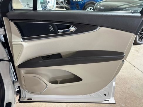 Used 2017 Lincoln MKX Select w/ Select Plus Package image 16