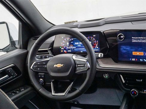 New 2025 Chevrolet Suburban Premier image 17