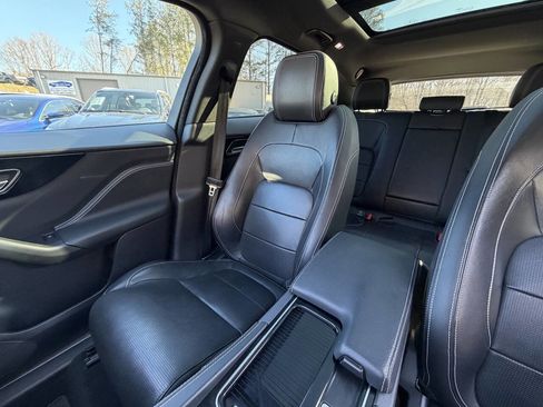 Used 2018 Jaguar F-PACE R-Sport image 17