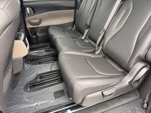 New 2026 Kia Carnival FWD image 28