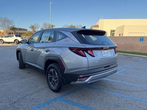 New 2026 Hyundai Tucson Blue SE image 4