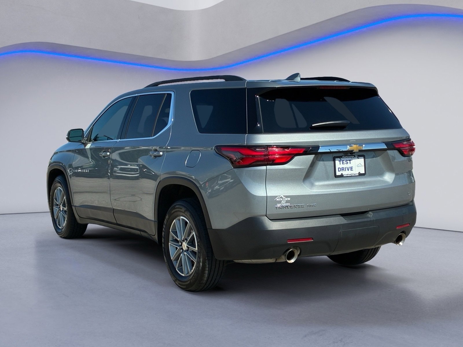 Used 2023 Chevrolet Traverse LT w/ LPO, Cargo Package AWD/4WD image 3