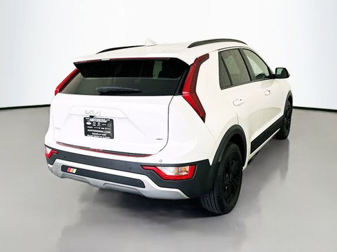 Used 2023 Kia Niro EX FWD image 7