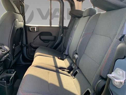 New 2025 Jeep Gladiator Rubicon w/ Technology Group image 4