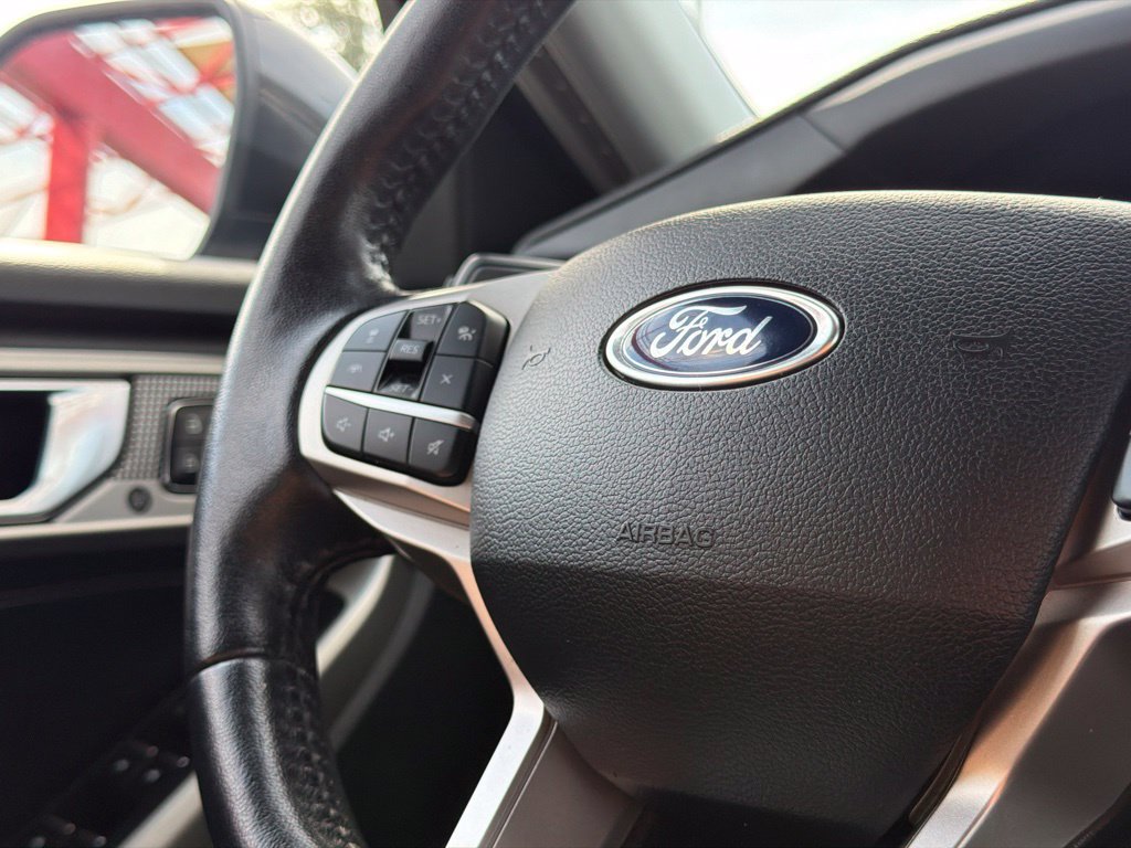 Used 2021 Ford Explorer Limited w/ Equipment Group 301A AWD/4WD image 35