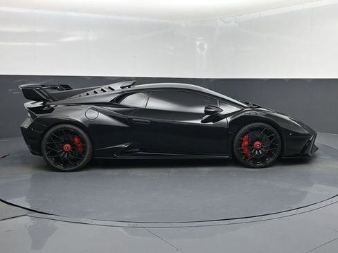 Used 2022 Lamborghini Huracan STO RWD image 2