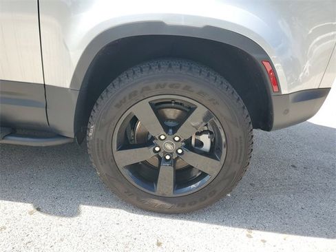 Used 2021 Land Rover Defender 90 First Edition image 12