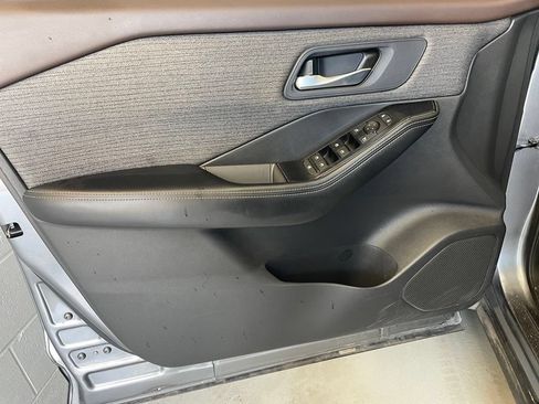 Certified 2023 Nissan Rogue SV FWD image 9