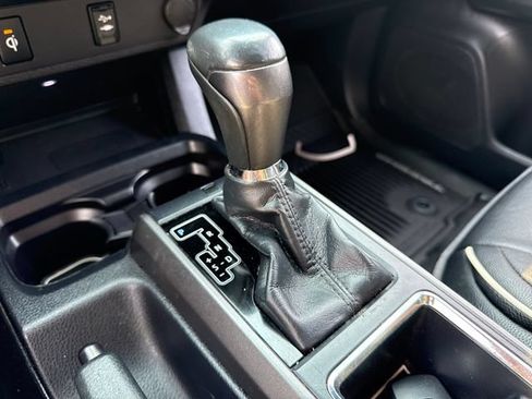 Used 2018 Toyota Tacoma TRD Sport AWD/4WD image 29