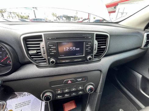 Used 2017 Kia Sportage LX AWD/4WD image 4