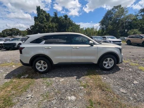 New 2026 Kia Sorento LX FWD image 7
