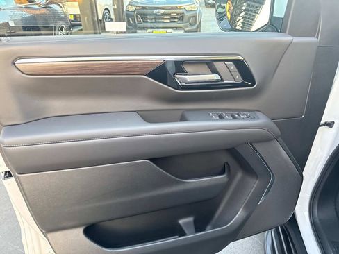 New 2025 Chevrolet Suburban LS image 13