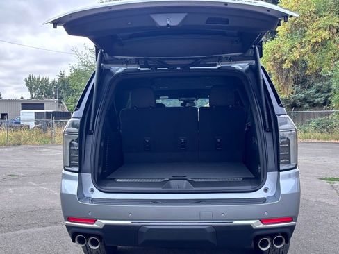 New 2025 Chevrolet Suburban Premier image 12