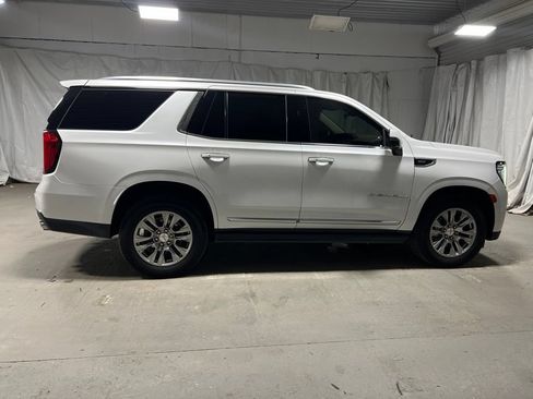Used 2021 GMC Yukon Denali w/ LPO, Illumination Package RWD image 8