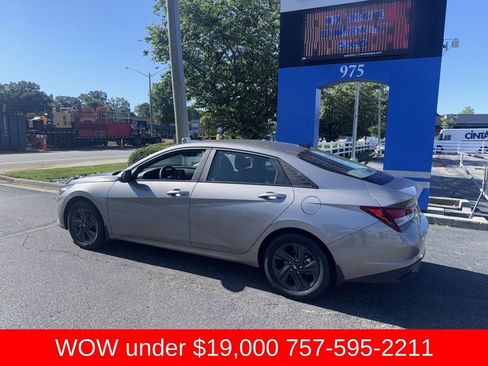 Used 2023 Hyundai Elantra SEL FWD image 4