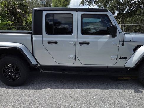 Used 2023 Jeep Gladiator Sport AWD/4WD image 2